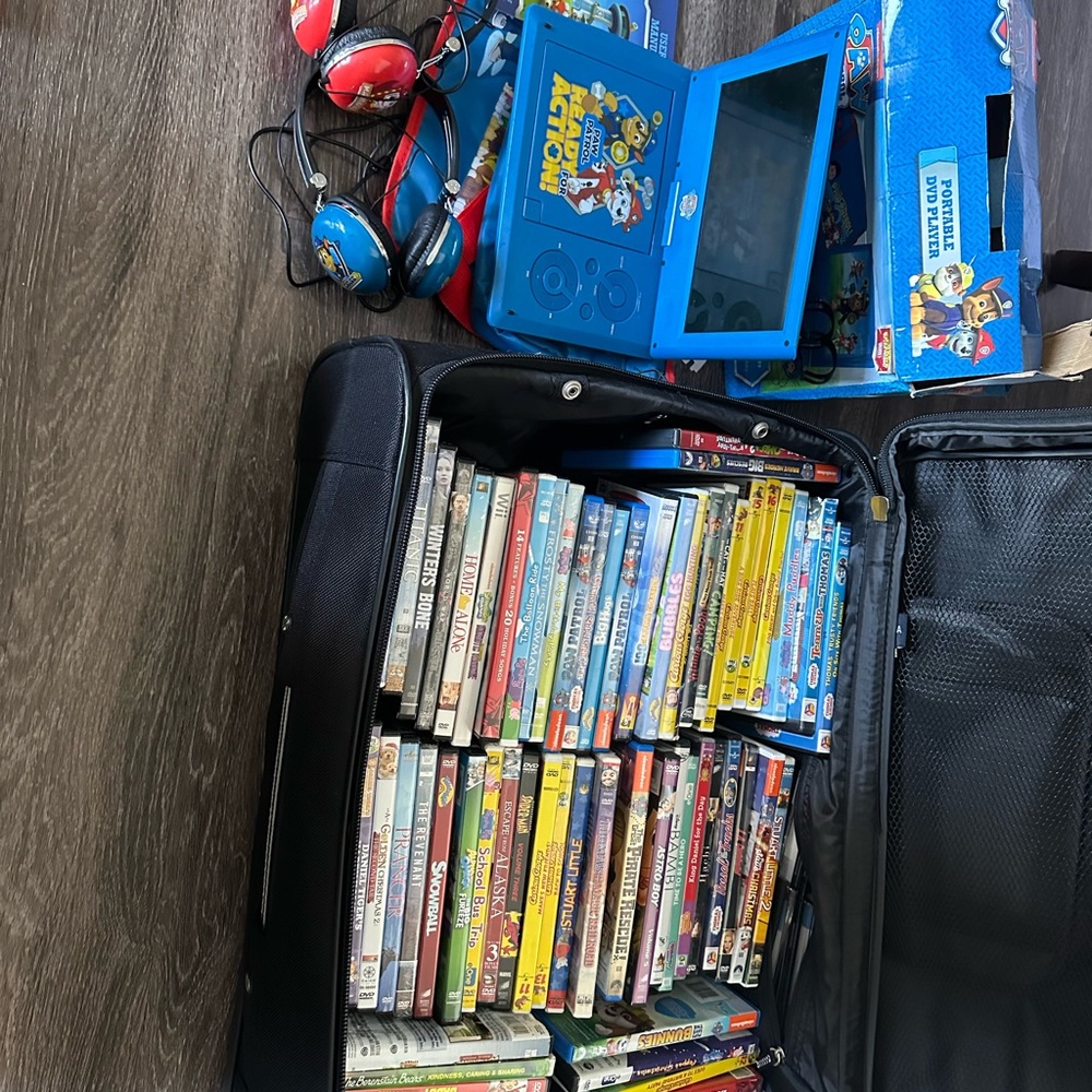 Dvd car player for kids and over 70 kids cd cartoons